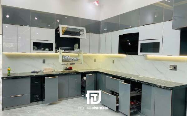 Tủ bếp inox cánh kính chữ L