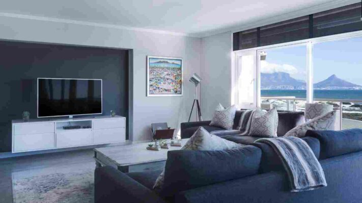 Bố trí ánh sáng và trang trí nội thất phòng khách nhà cấp 4