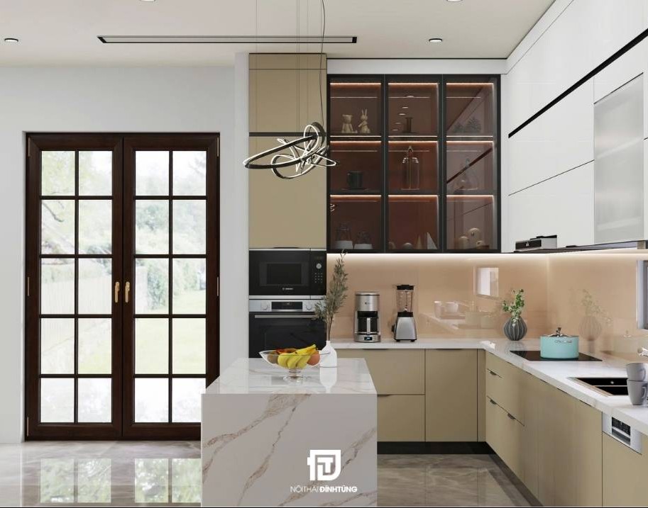 Mẫu tủ bếp inox cánh kính chữ U tông trắng kem chị Mai tại Hà Đông